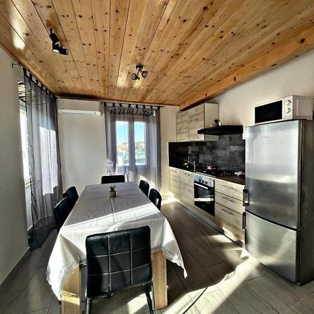 Amani Modern Apartment Lumbarda Exterior foto